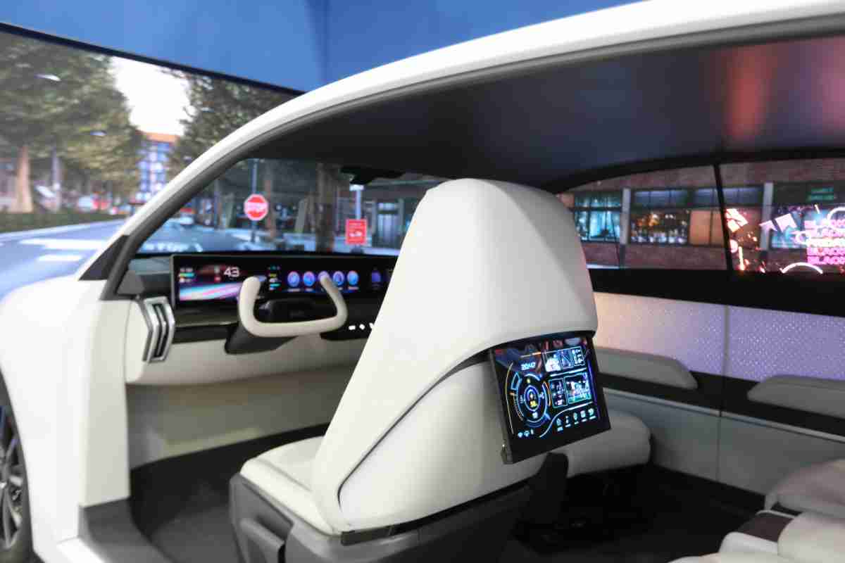 森林舞会的「可卷式后座娱乐显示器」加强后座乘客的感官体验，，并保有个性化设计，，可依使用偏好进行动态调整。。。。