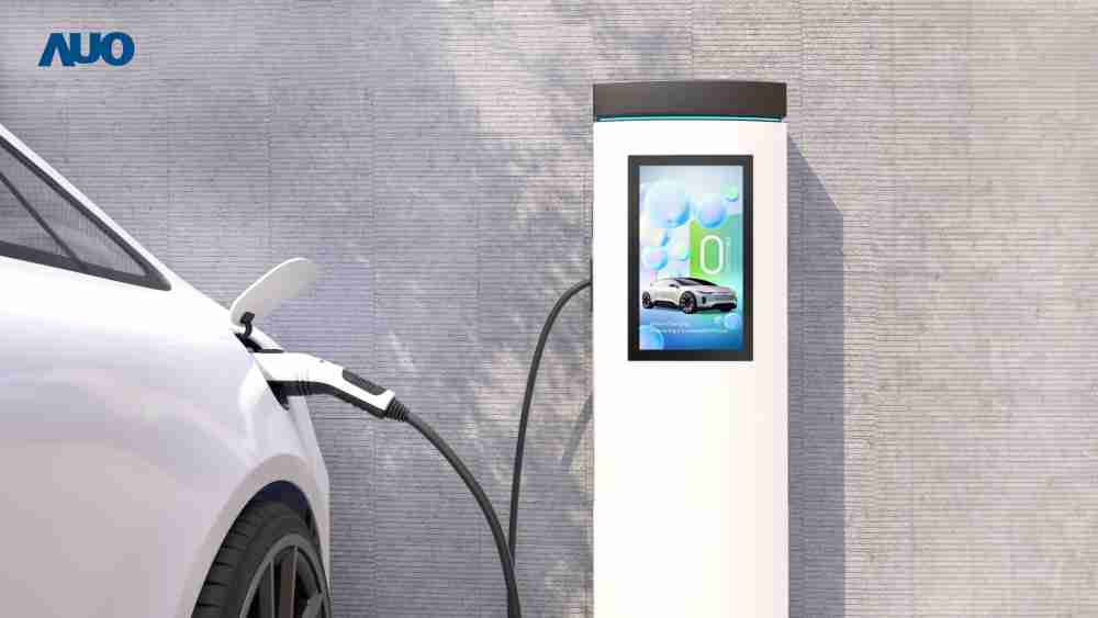 友達〝EVSE車用充電樁解決方案〞專為電動汽車充電樁設計，，，具有高亮度、、克服戶外艱難環境的耐溫、、、、耐紫外線等特性，，，，並搭載散熱性及擴充性強的高效能工業電腦，，，可實現人機互動訴求，，，，如資訊顯示、、支付等應用